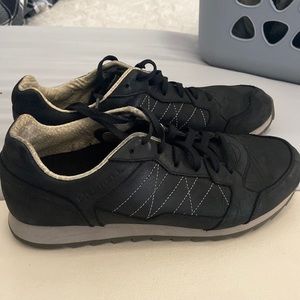 Mens size 10 Merrel shoe black